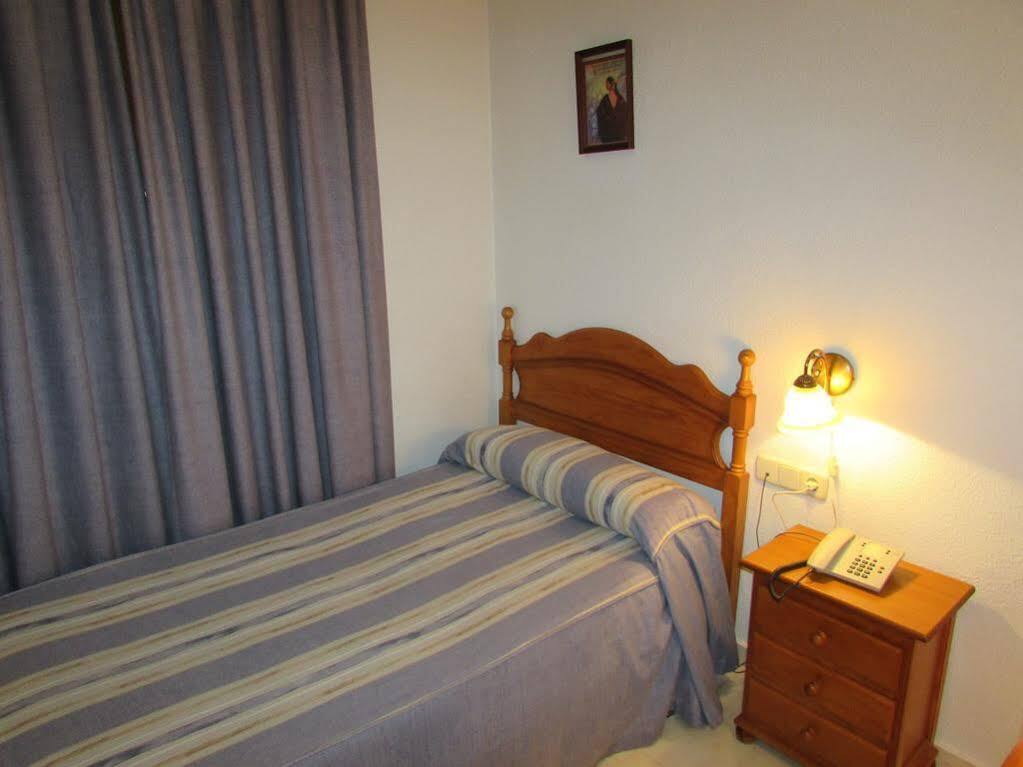 Hotel Mairena Mairena De Alcor Esterno foto
